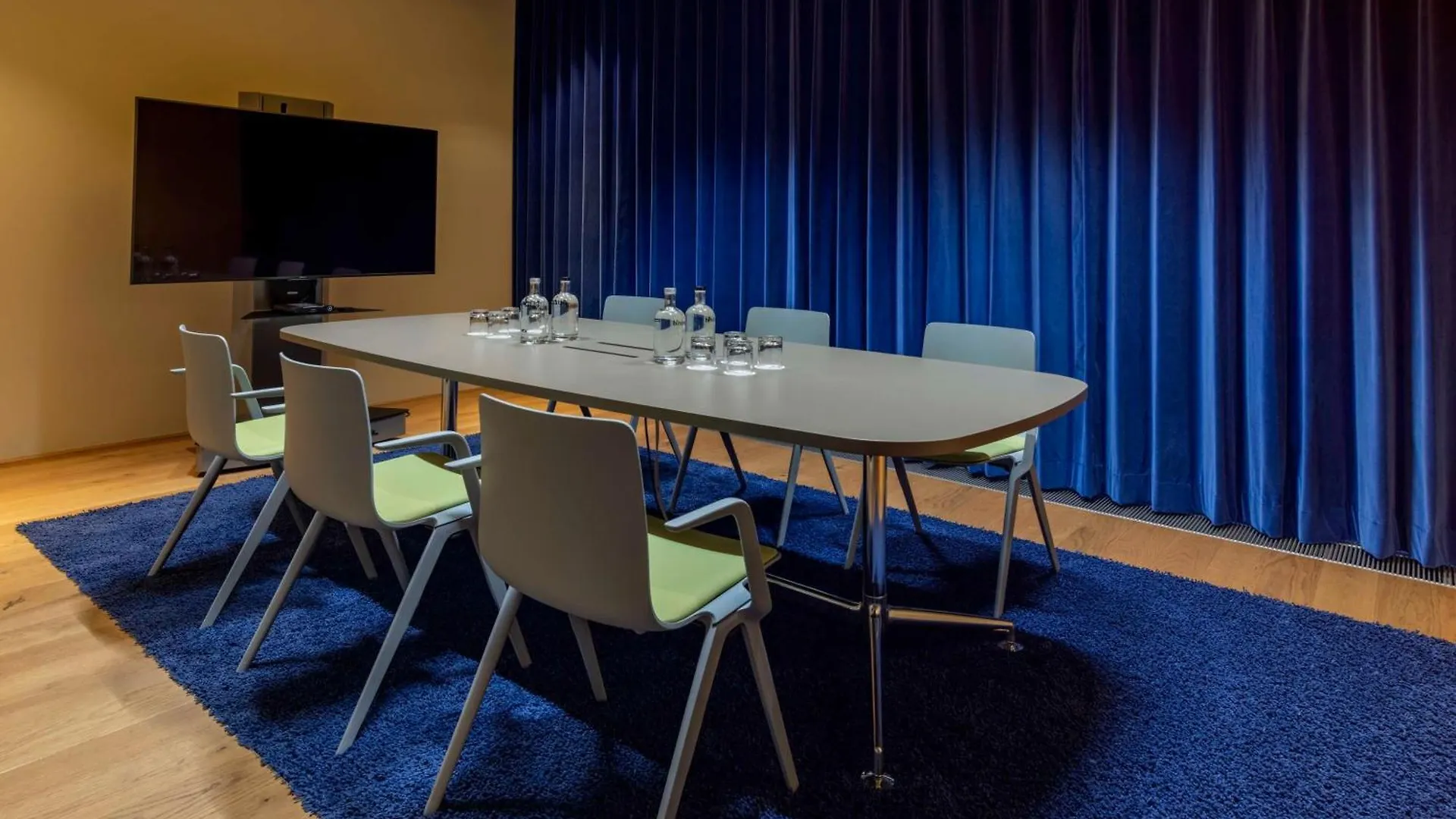 B'Mine Hotel Duesseldorf 4*, Düsseldorf Almanya